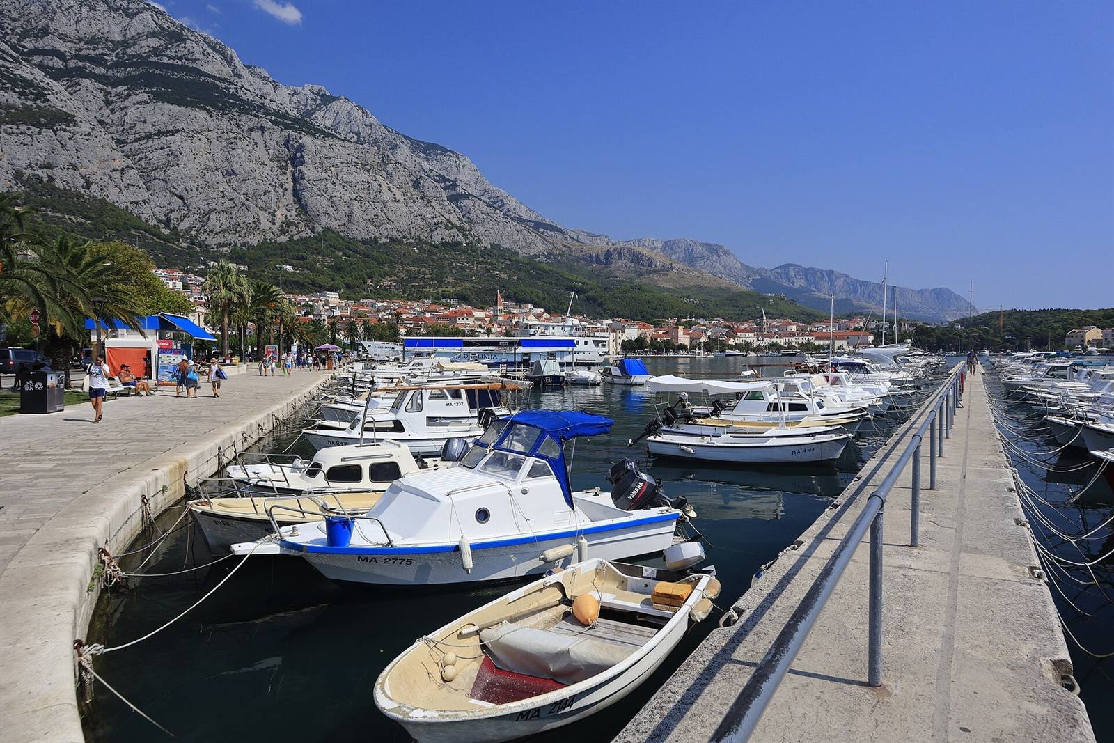 The seafront promenade · 1.6 km